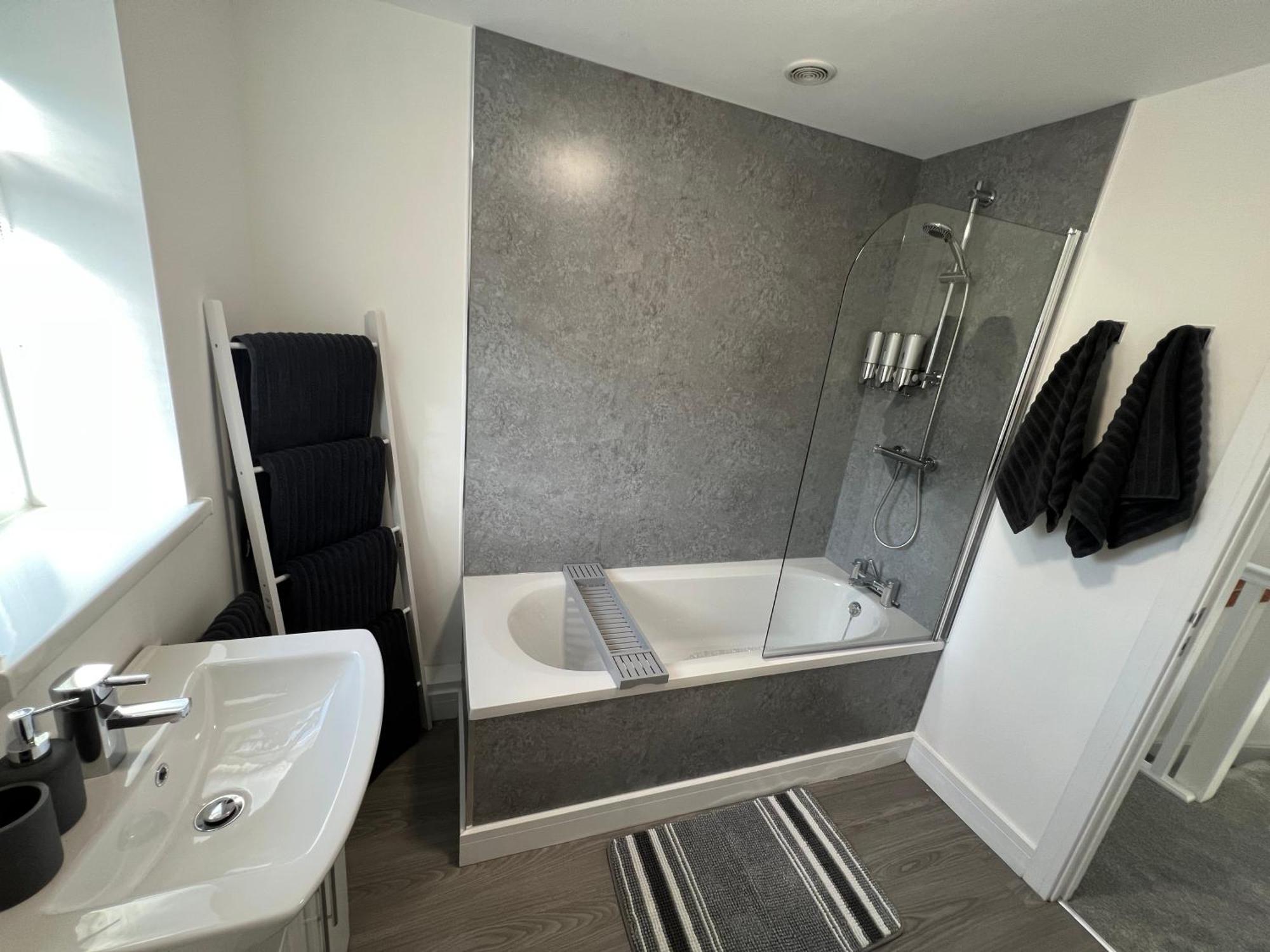 Modern, Two Double Bedroom House With Free Parking Chepstow Exteriör bild