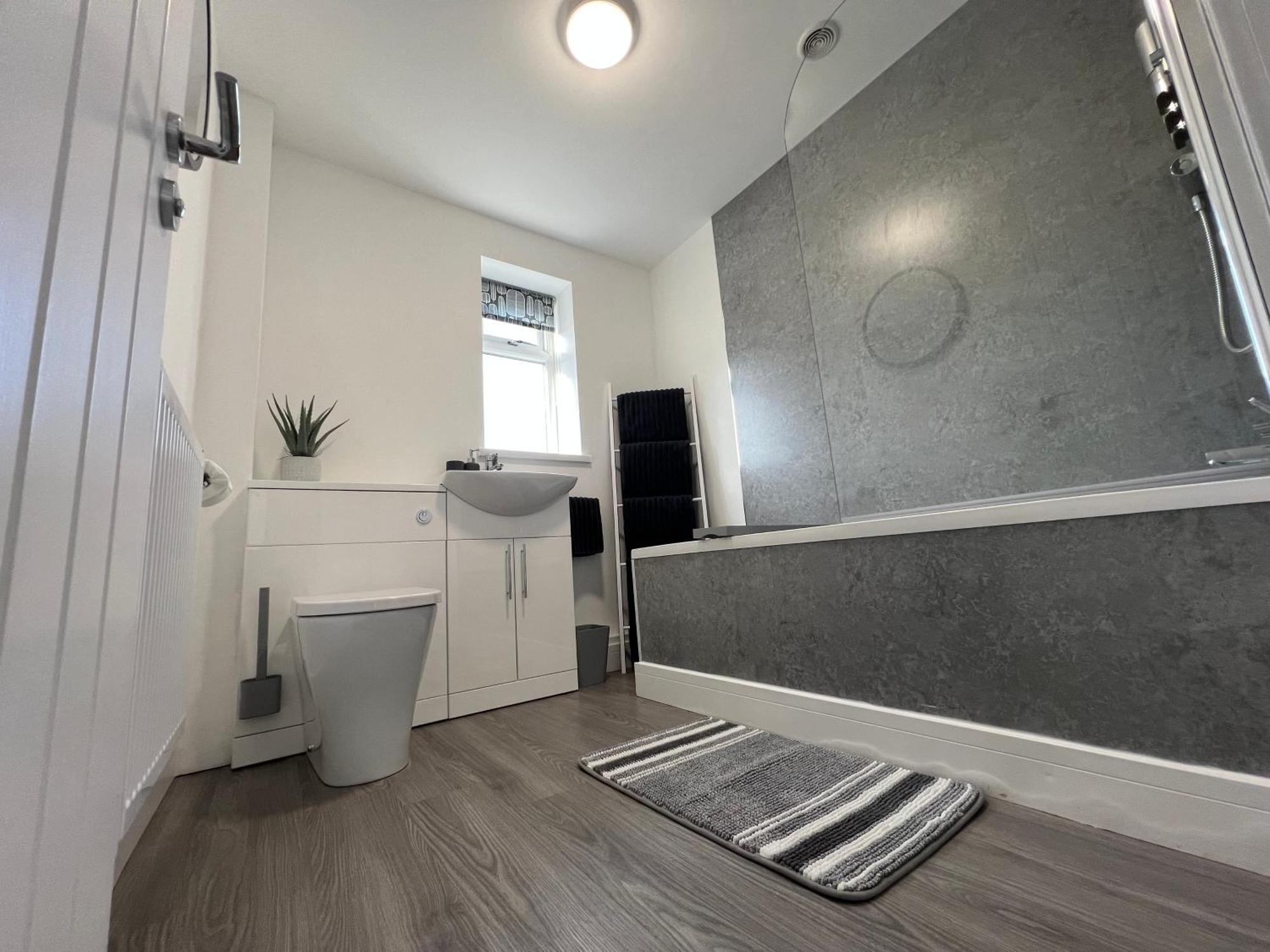 Modern, Two Double Bedroom House With Free Parking Chepstow Exteriör bild