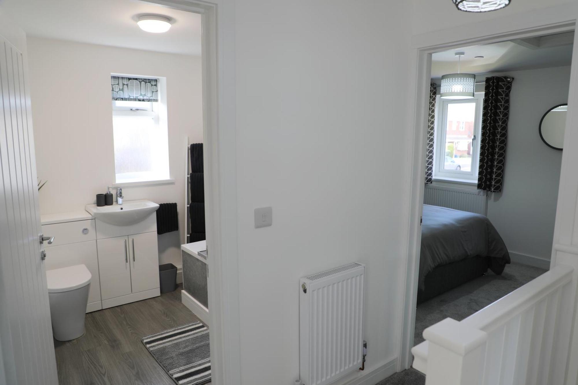 Modern, Two Double Bedroom House With Free Parking Chepstow Exteriör bild